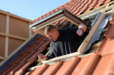 Pose de fenêtres de toit Velux à la Rochebeaucourt-et-Argentine